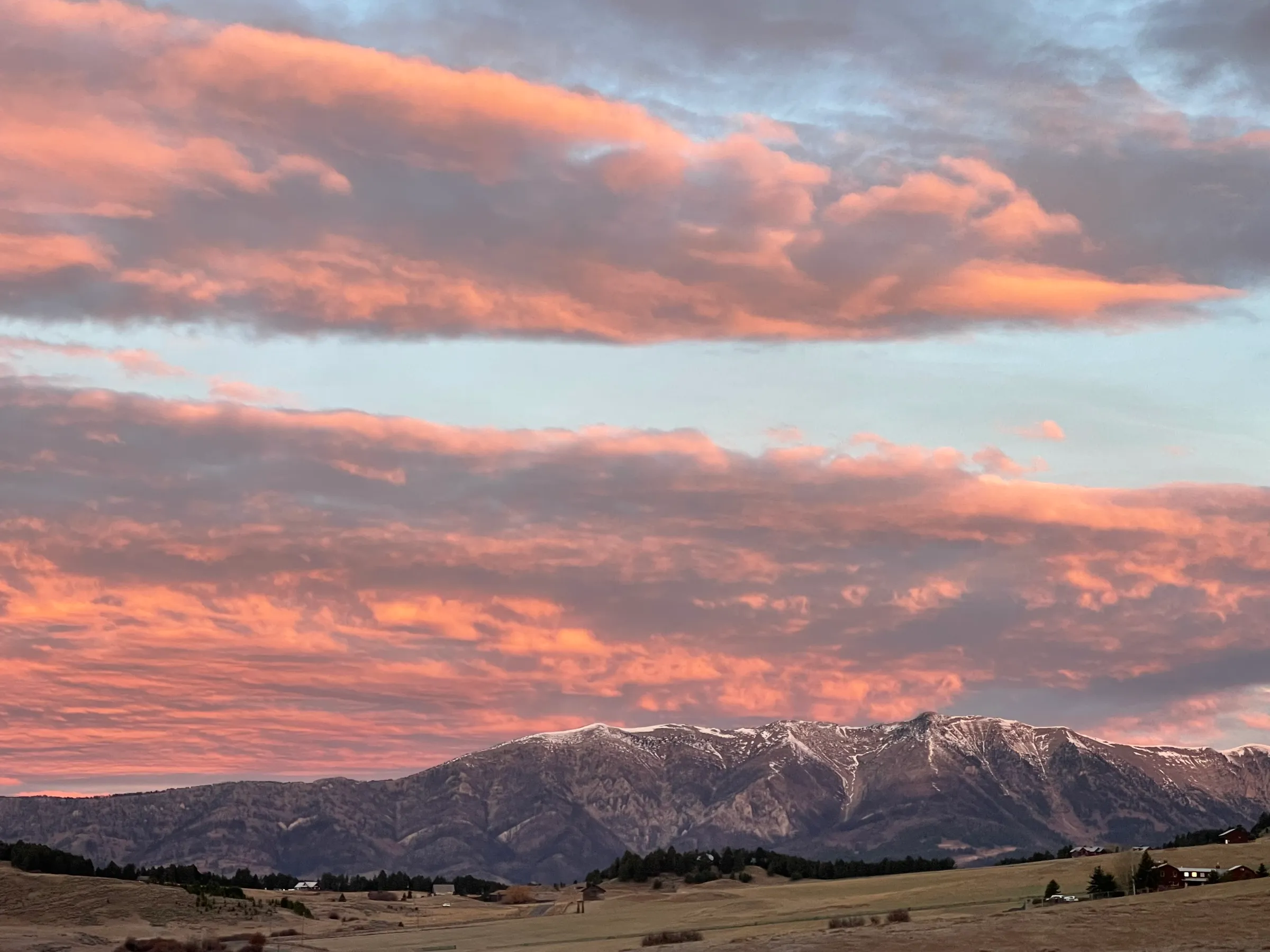 Sunset over mountains in Southern Oregon